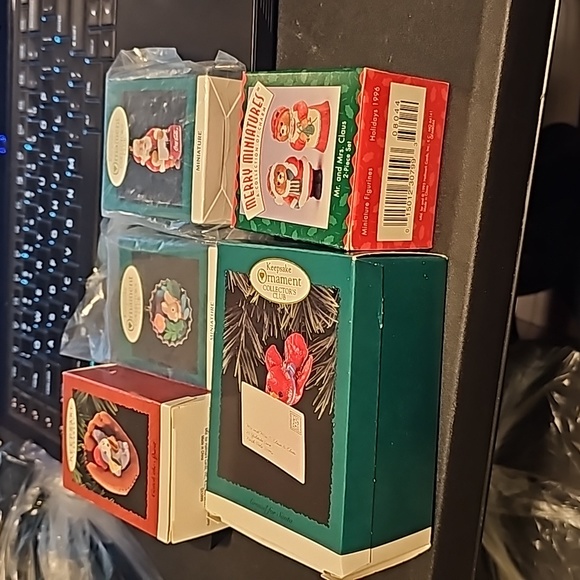 Hallmark Other - Hallmark vintage ornaments bundle of 5